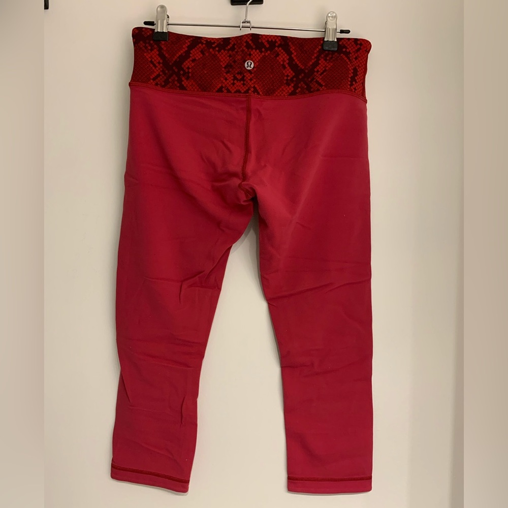 Lululemon reversible yoga cropped pants.